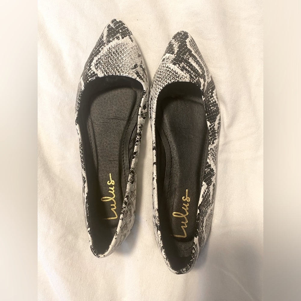 Women’s lulus snakeskin flats